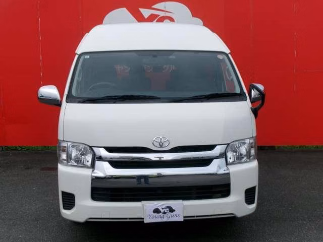 TOYOTA HIACE