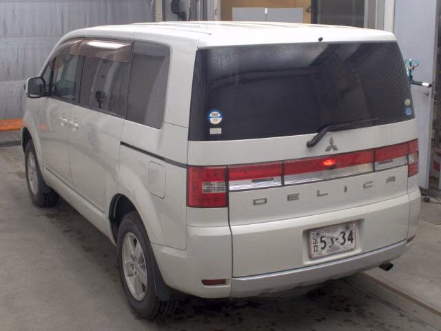 MITSUBISHI DELICA D:5