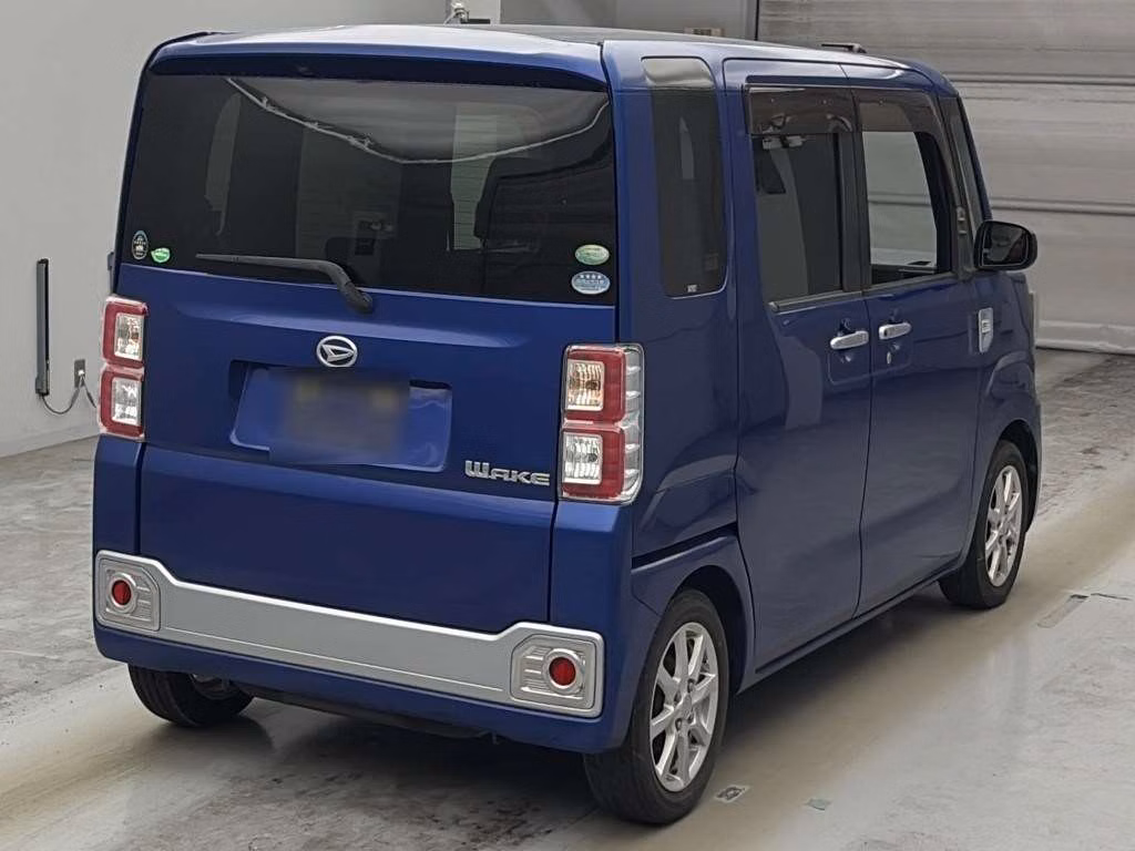DAIHATSU WAKE