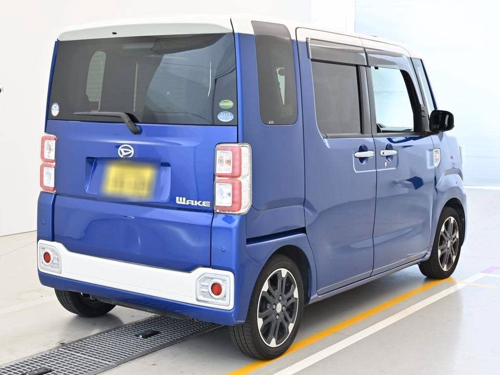 DAIHATSU WAKE
