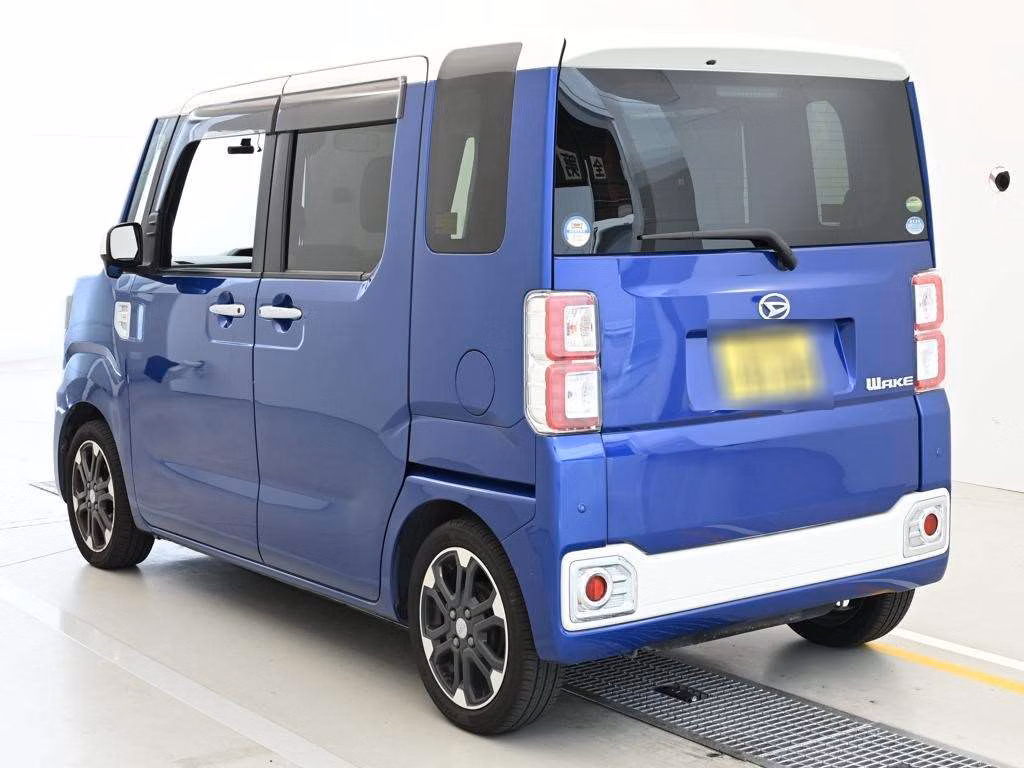 DAIHATSU WAKE