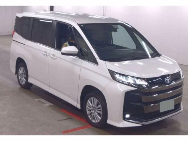 TOYOTA NOAH