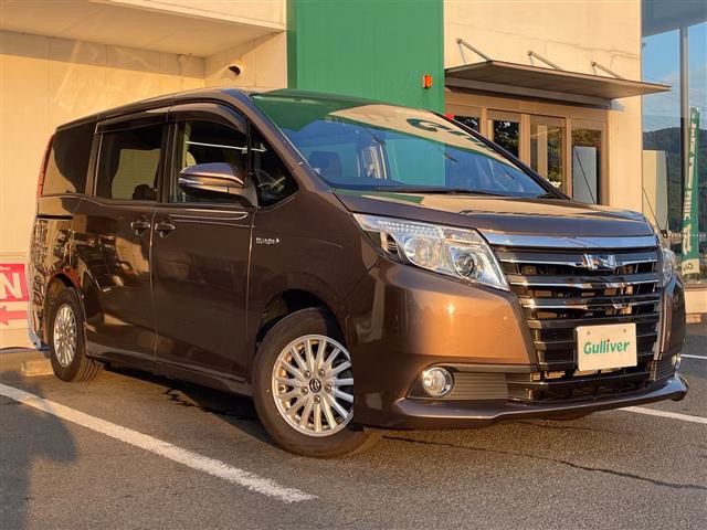 TOYOTA NOAH