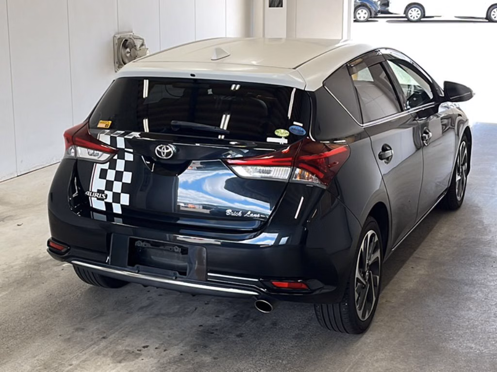 TOYOTA AURIS