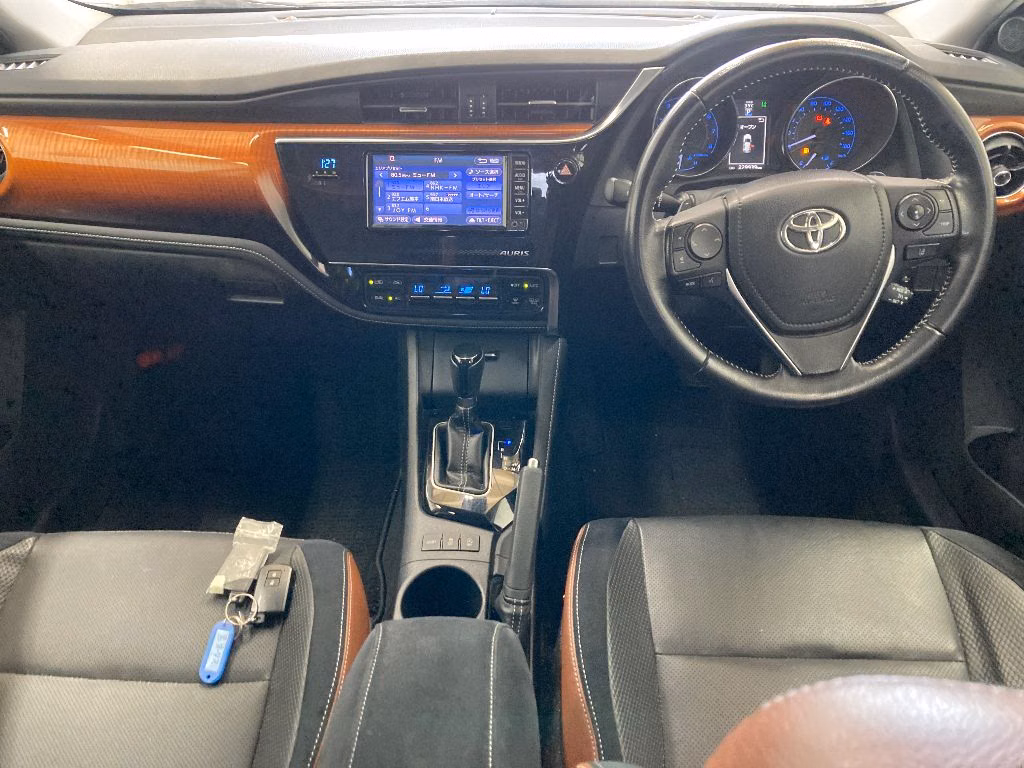 TOYOTA AURIS