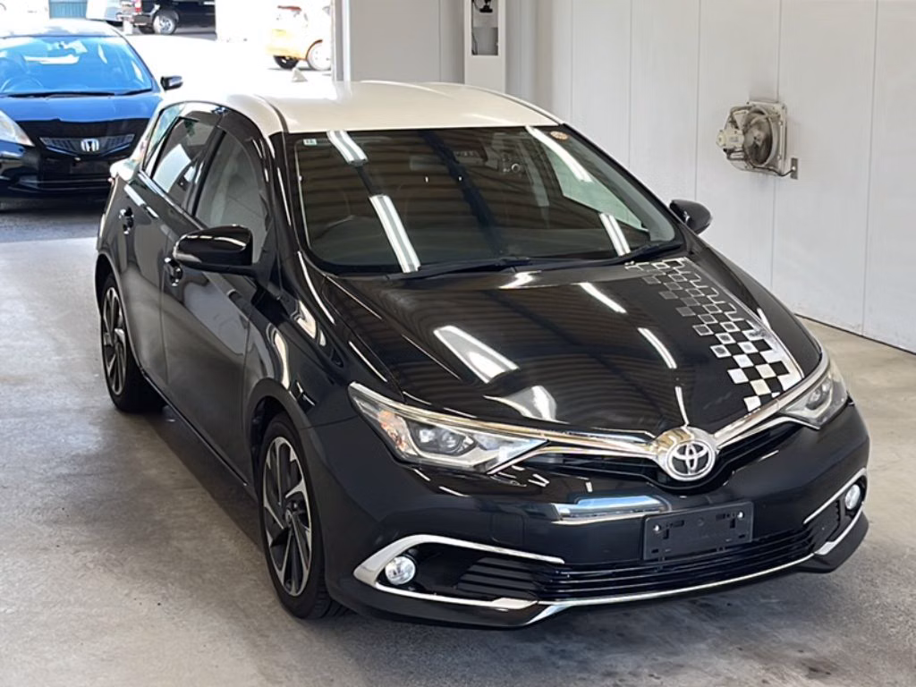 TOYOTA AURIS