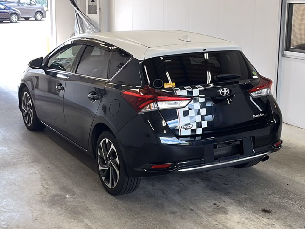 TOYOTA AURIS
