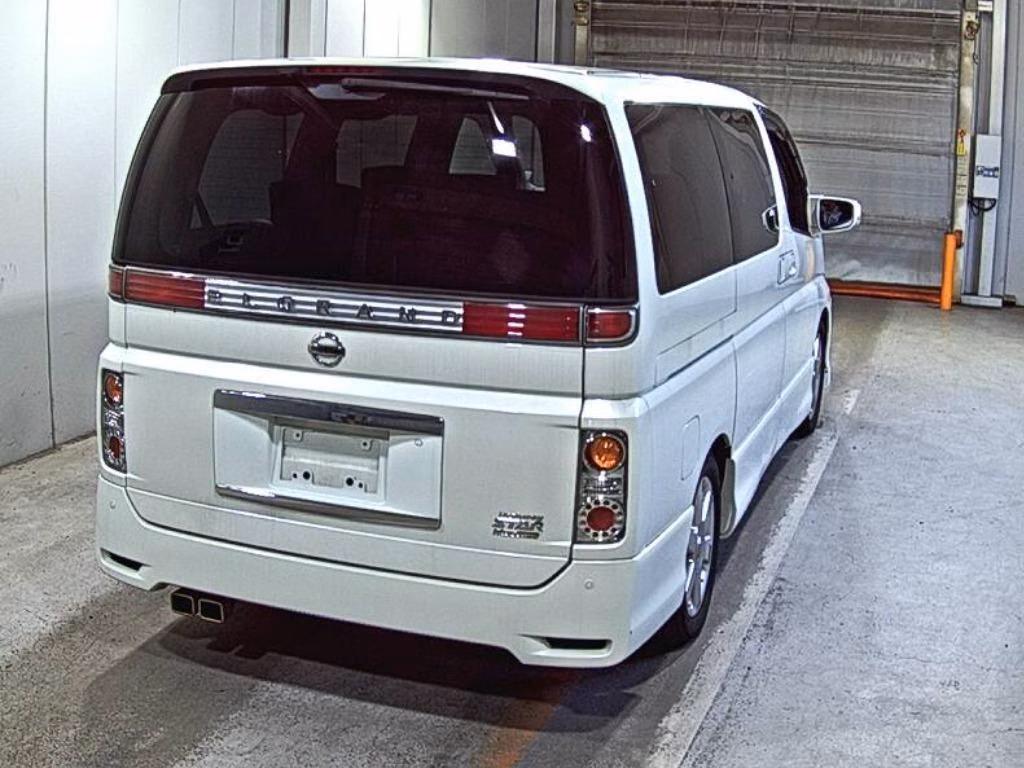 NISSAN ELGRAND