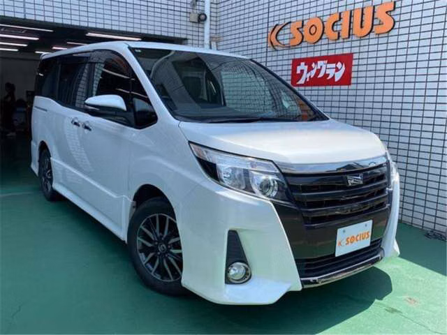 TOYOTA NOAH