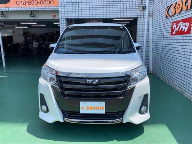 TOYOTA NOAH