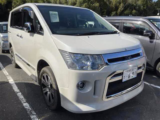 MITSUBISHI DELICA D:5
