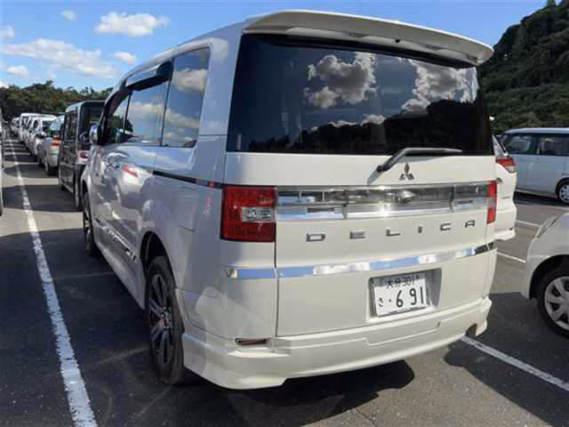 MITSUBISHI DELICA D:5