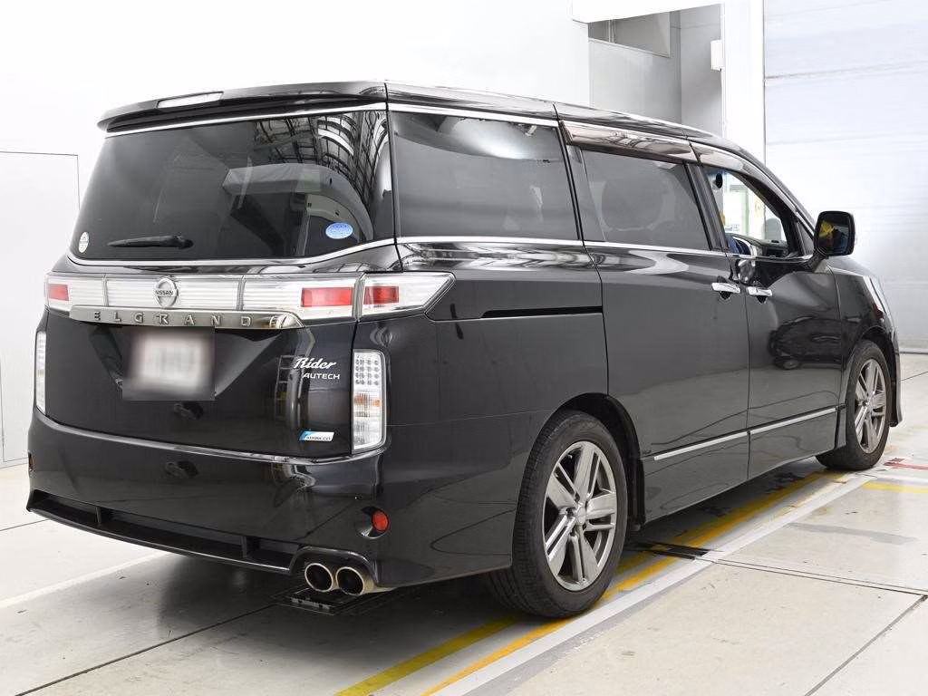 NISSAN ELGRAND
