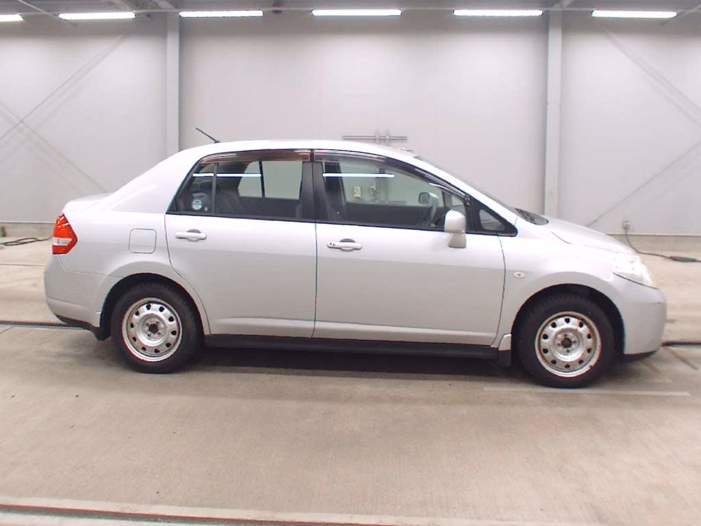 NISSAN TIIDA LATIO