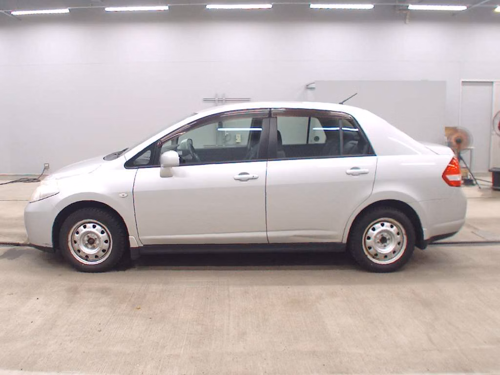 NISSAN TIIDA LATIO