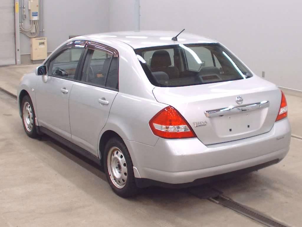 NISSAN TIIDA LATIO