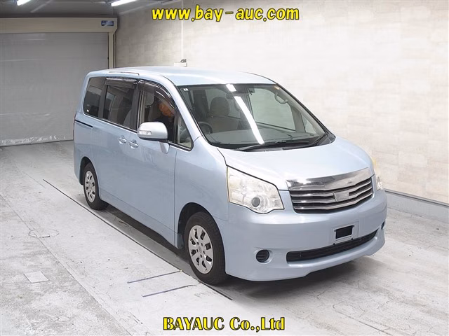 TOYOTA NOAH