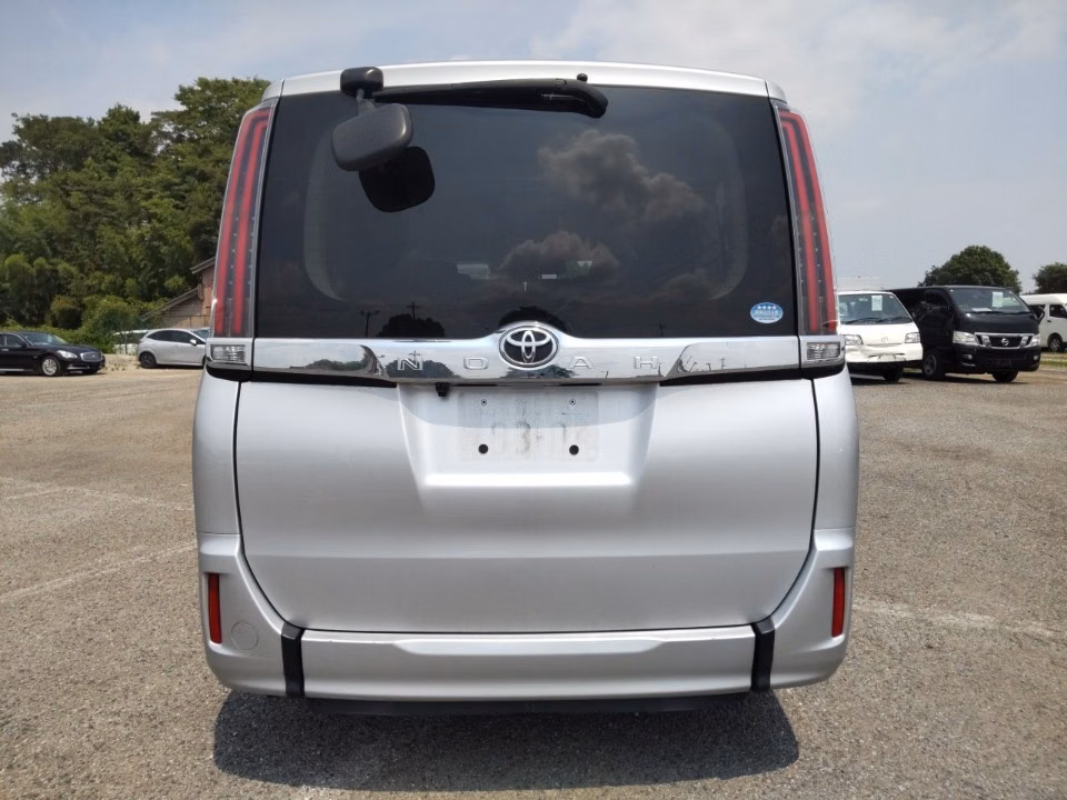 TOYOTA NOAH