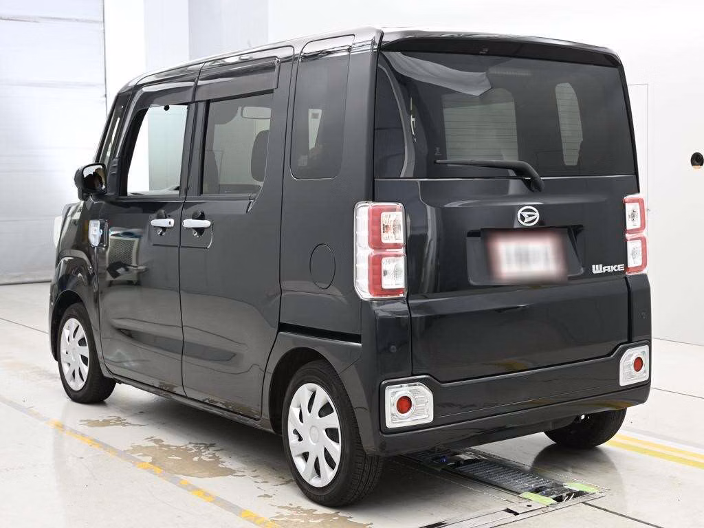 DAIHATSU WAKE