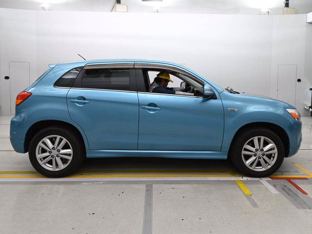 MITSUBISHI RVR