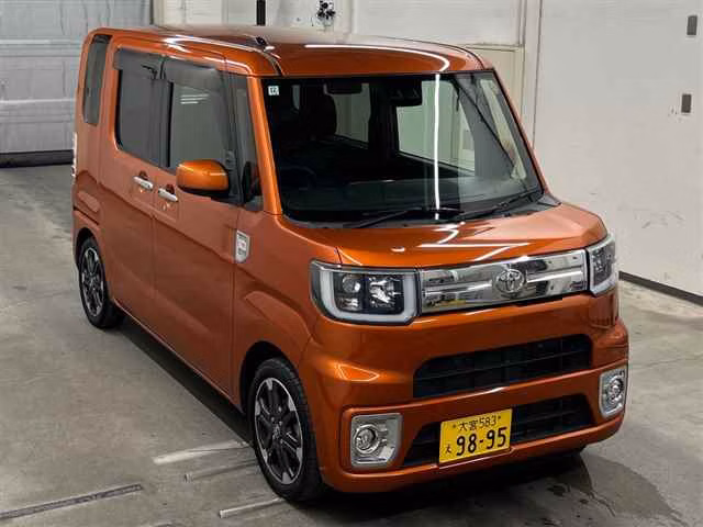 TOYOTA PIXIS MEGA