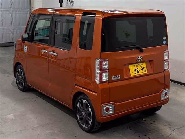 TOYOTA PIXIS MEGA