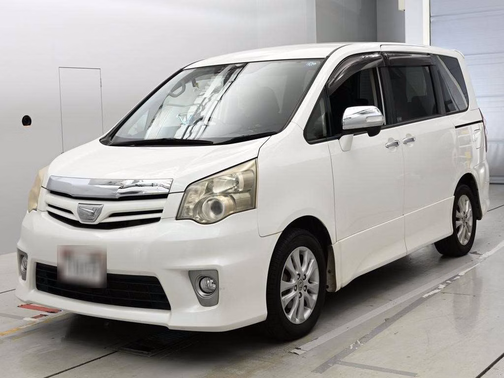 TOYOTA NOAH