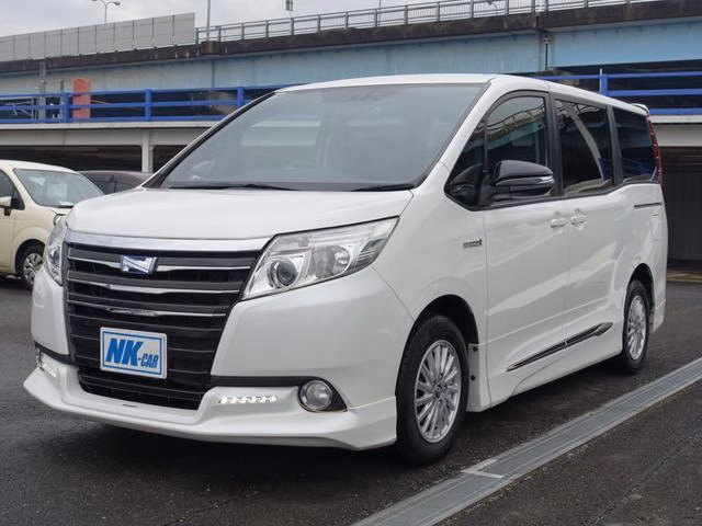 TOYOTA NOAH