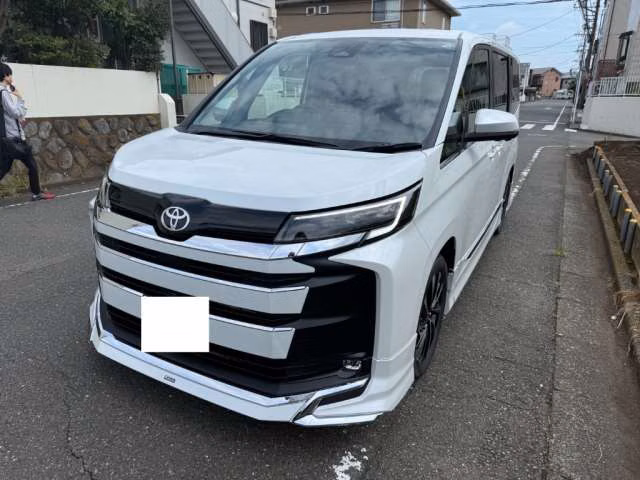 TOYOTA NOAH