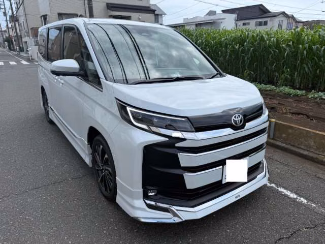 TOYOTA NOAH