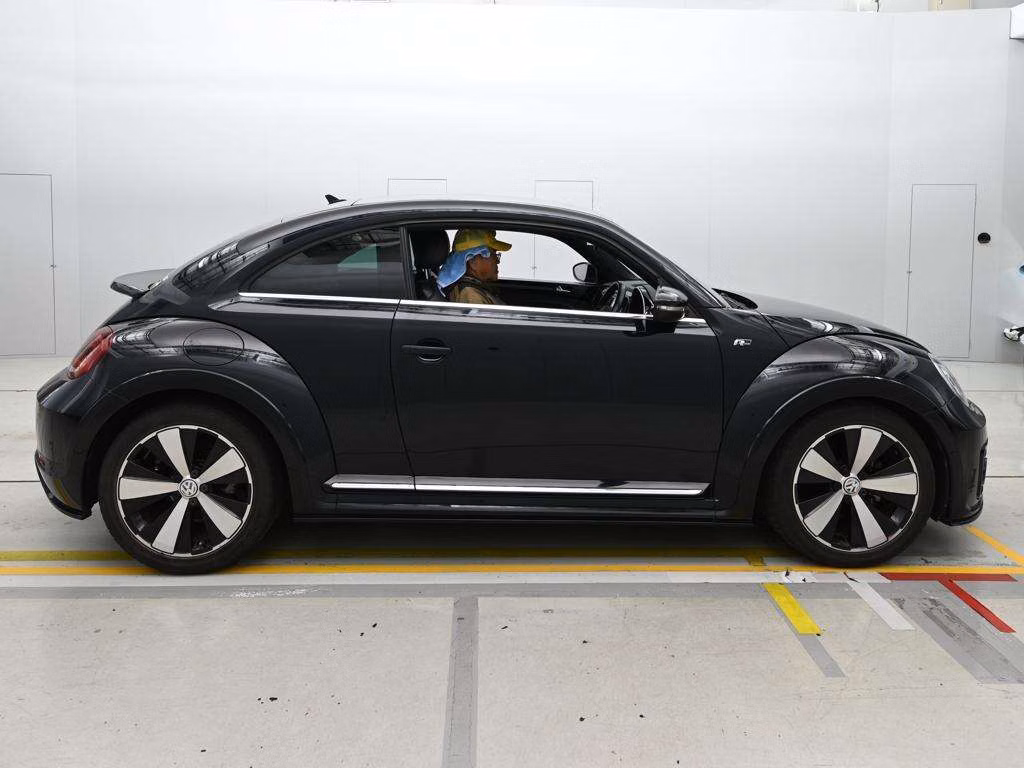VOLKSWAGEN BEETLE