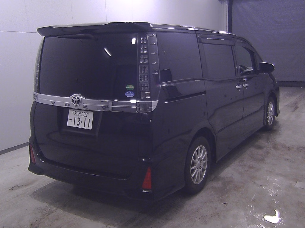 TOYOTA VOXY