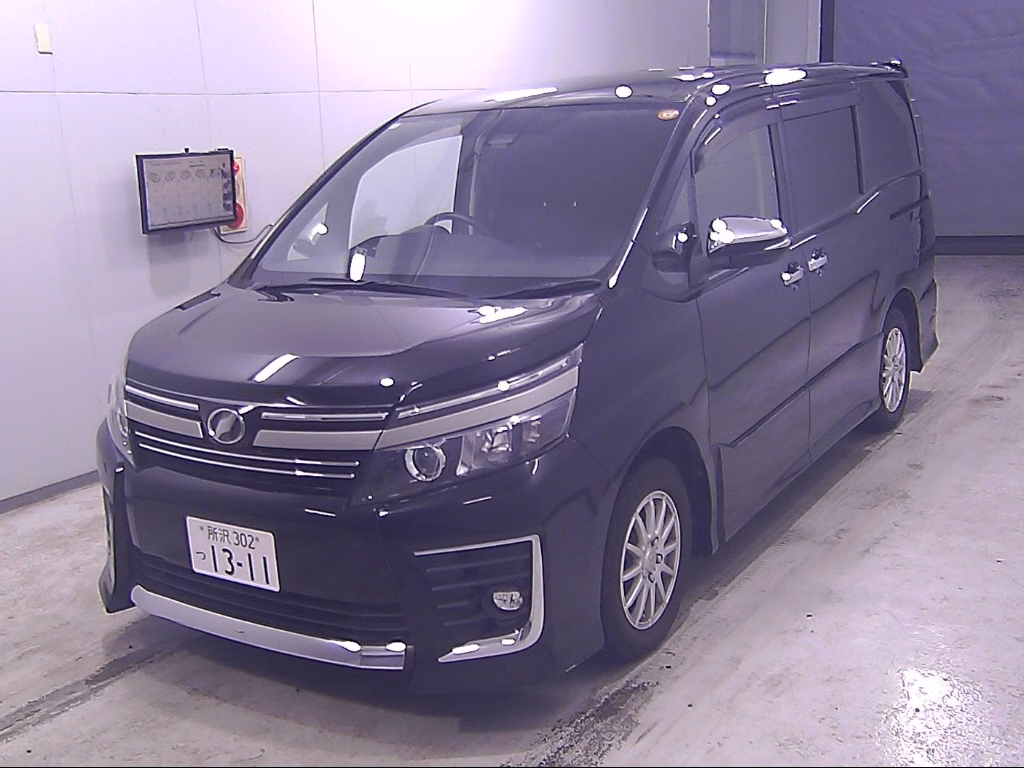 TOYOTA VOXY