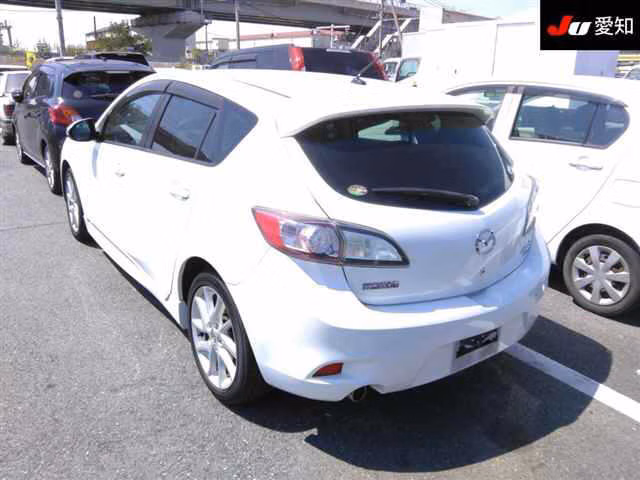 MAZDA AXELA