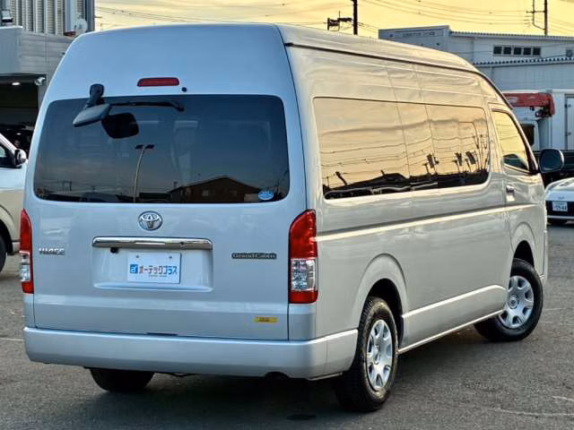 TOYOTA HIACE