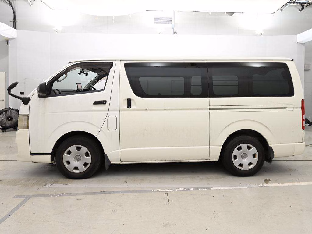 TOYOTA REGIUS ACE