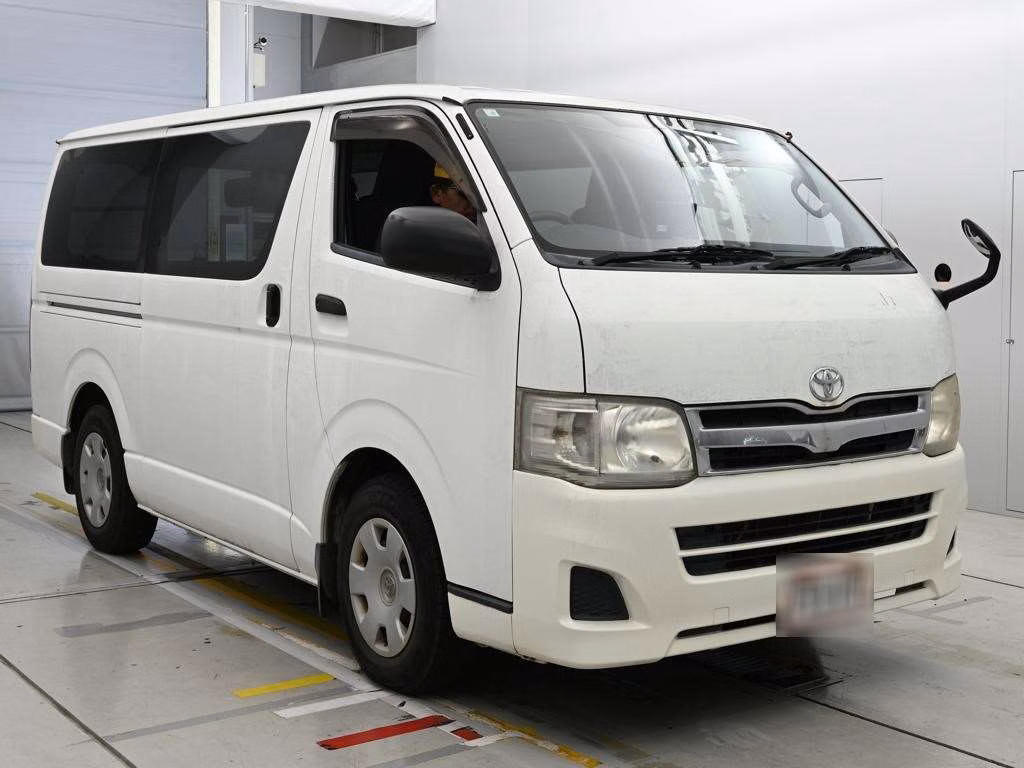 TOYOTA REGIUS ACE