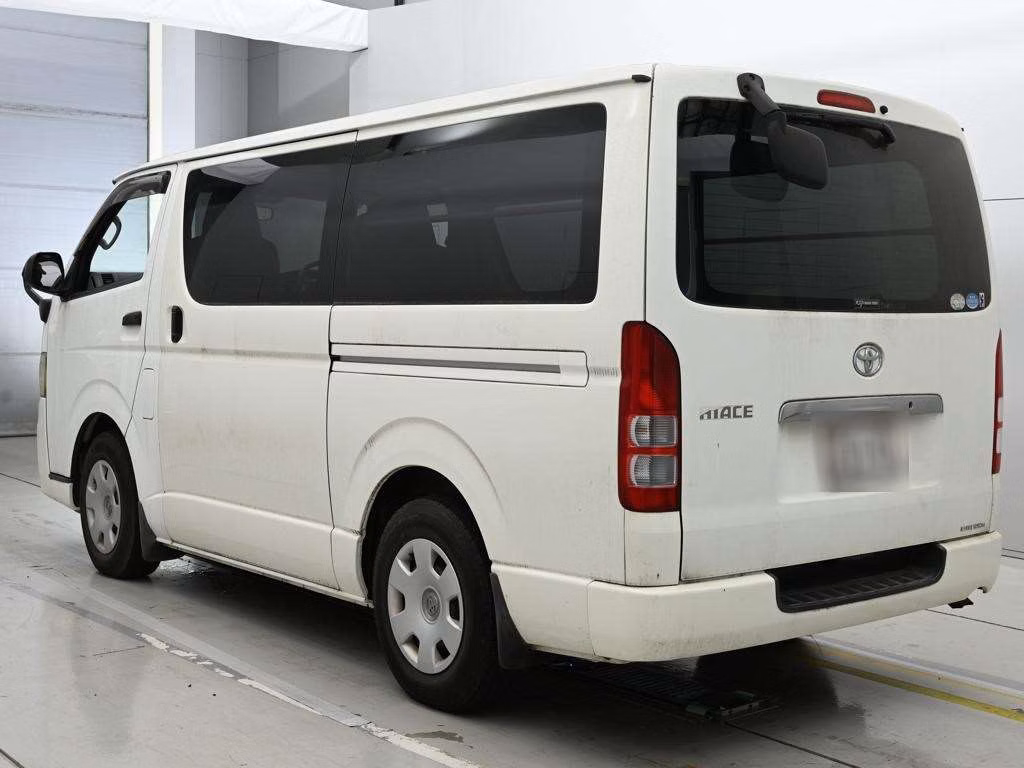 TOYOTA REGIUS ACE