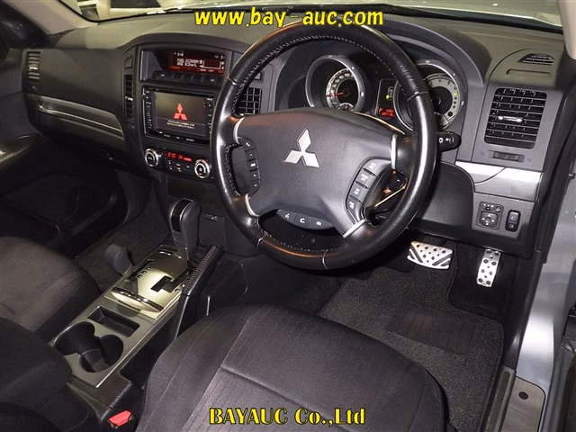 MITSUBISHI PAJERO