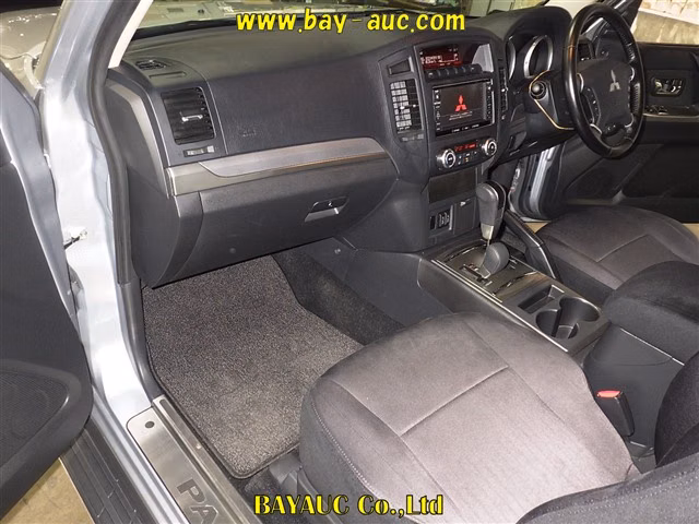 MITSUBISHI PAJERO