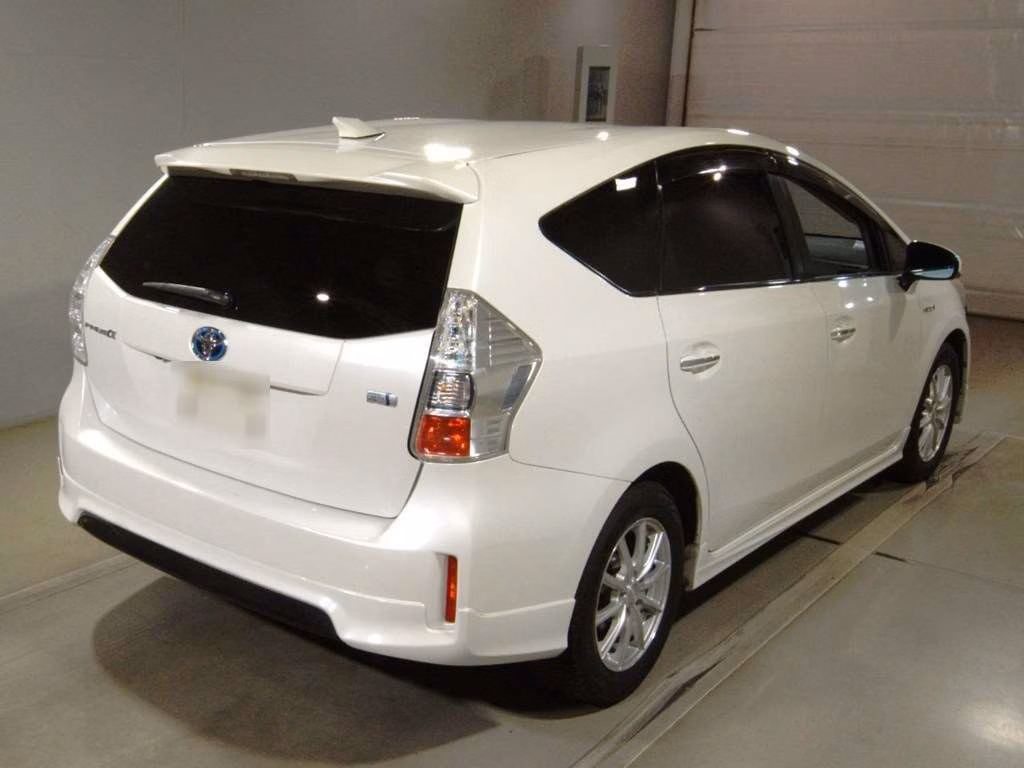 TOYOTA PRIUS ALPHA