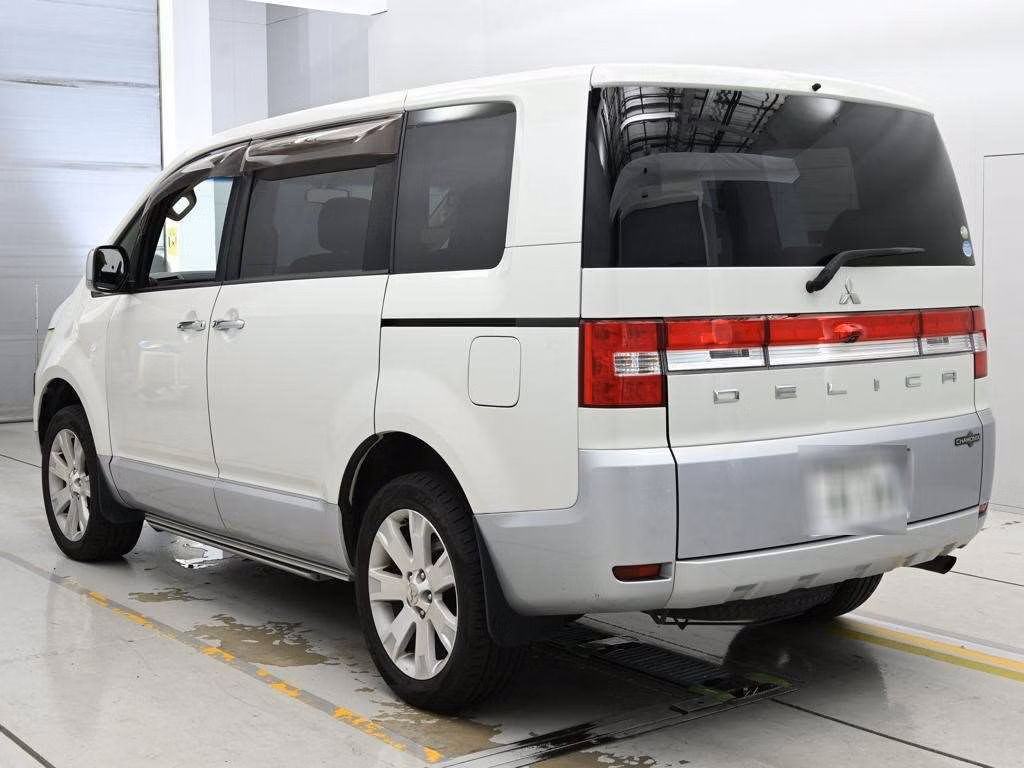 MITSUBISHI DELICA D:5