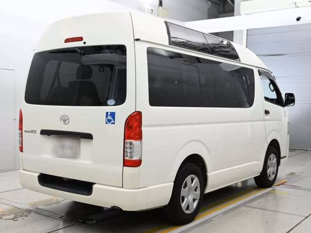 TOYOTA REGIUS ACE