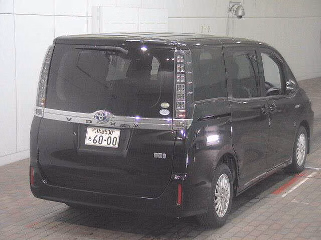 TOYOTA VOXY