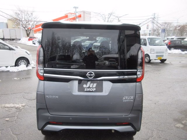NISSAN ROOX