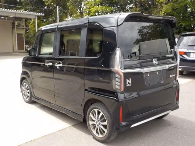 HONDA N-BOX