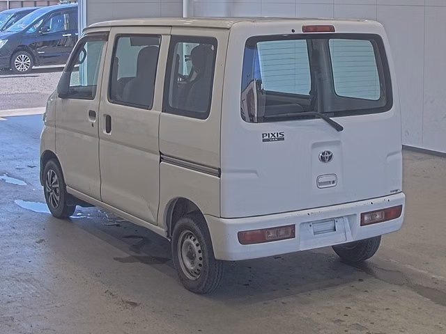 TOYOTA PIXIS VAN
