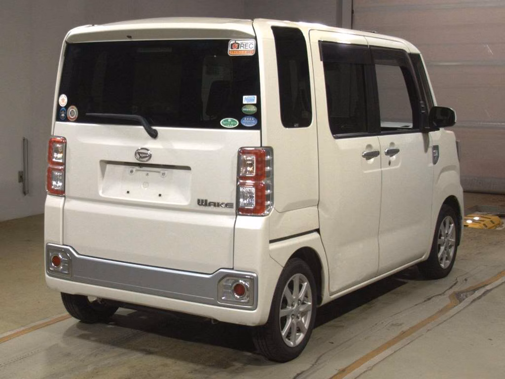 DAIHATSU WAKE