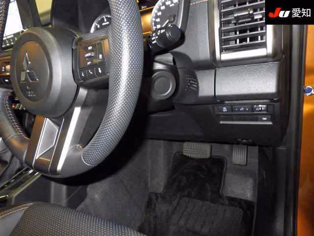 MITSUBISHI TRITON