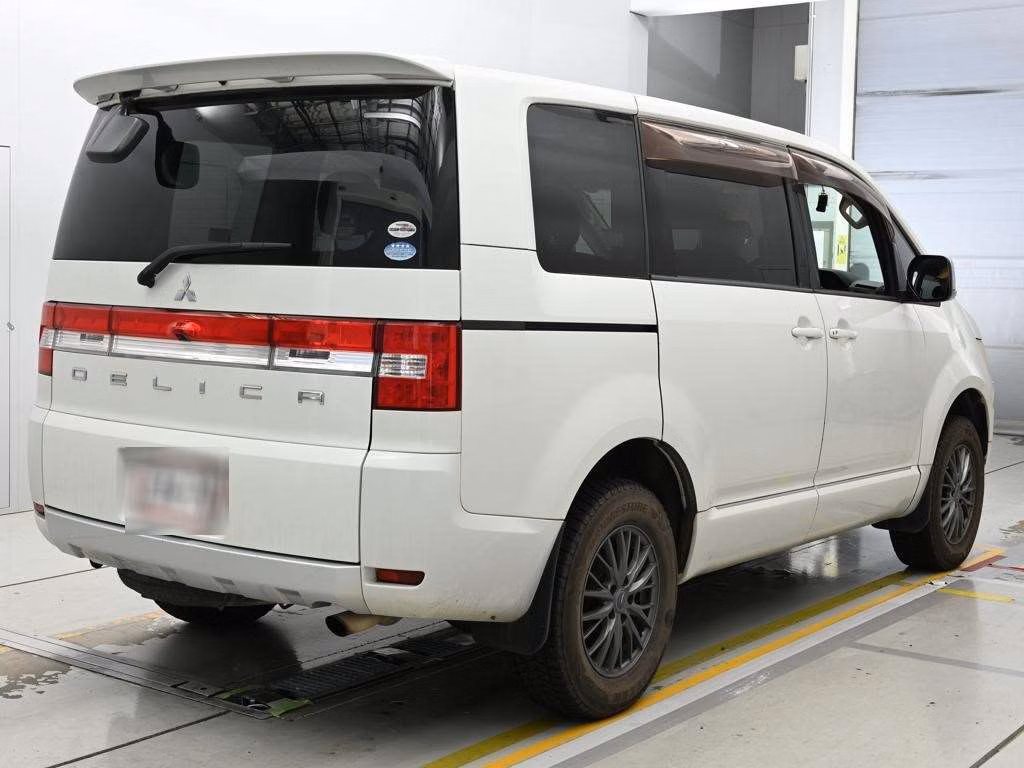 MITSUBISHI DELICA D:5